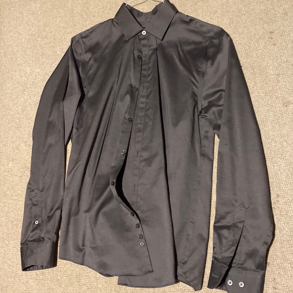 Men’s slim fit dress shirt.